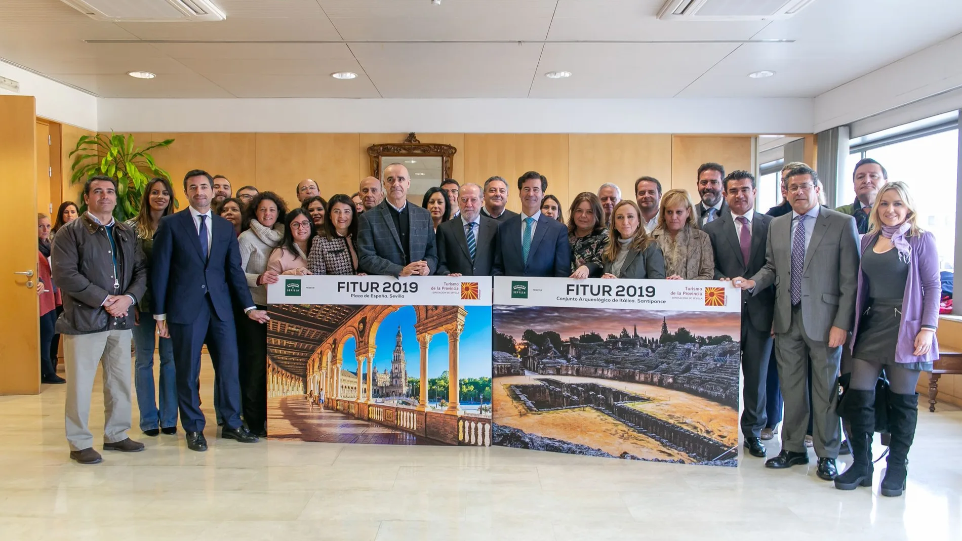 Presentación ayer de la oferta que llevará la provincia de Sevilla a Fitur / Foto: La Razón