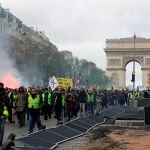 Cientos de 'chalecos amarillos' han tomado el centro de París por 13º sábado consecutivo/Efe