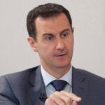 La denuncia relata cómo el Gobierno de Al-Assad, cometió, a través de sus fuerzas de seguridad e inteligencia, un delito de terrorismo contra la población civil