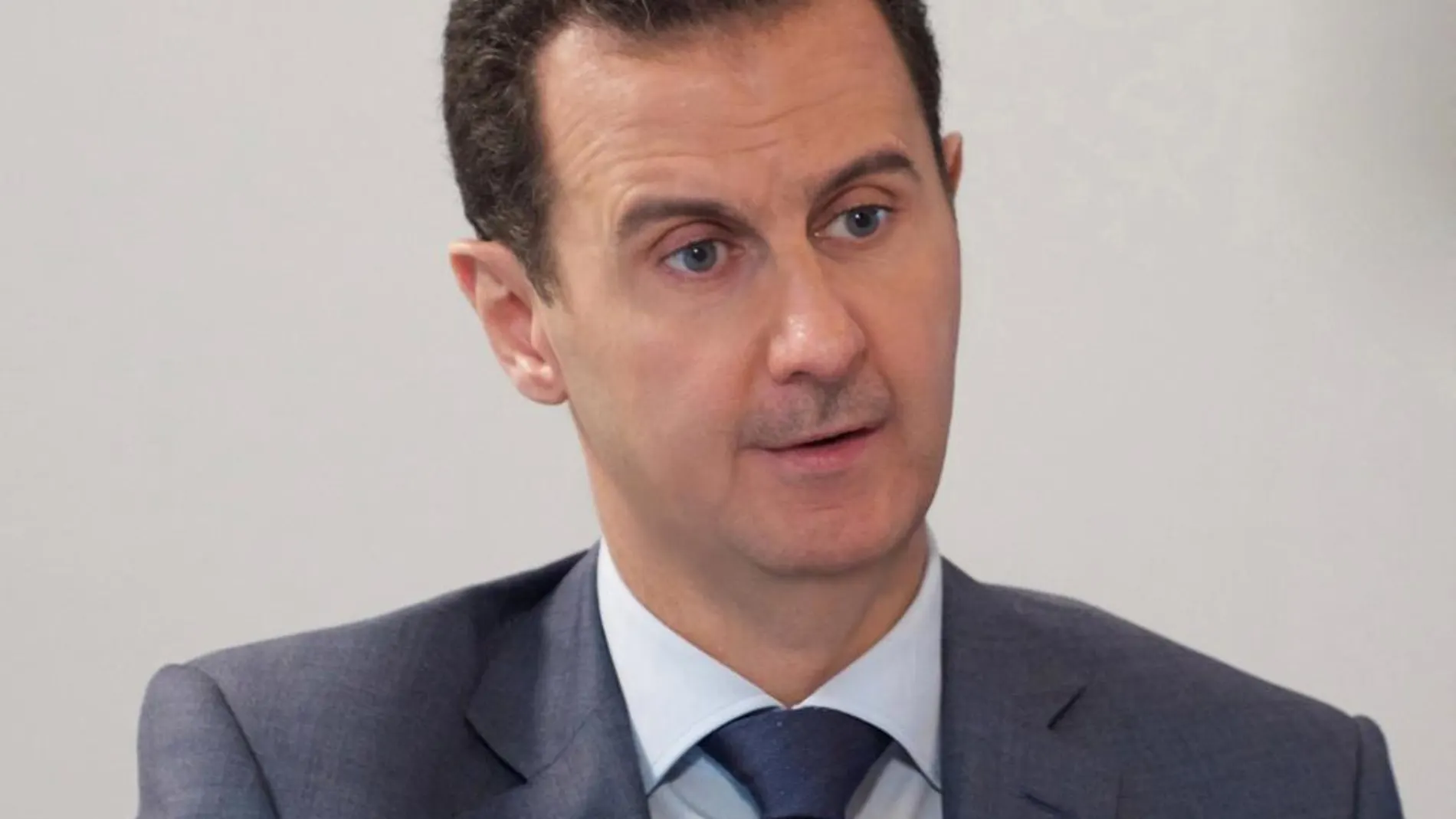 La denuncia relata cómo el Gobierno de Al-Assad, cometió, a través de sus fuerzas de seguridad e inteligencia, un delito de terrorismo contra la población civil