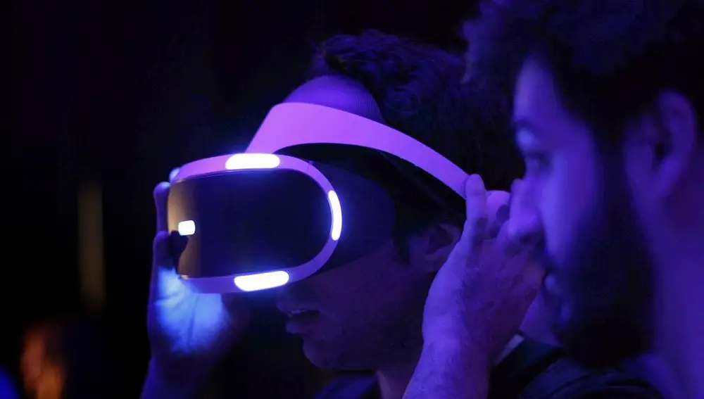 Dispare como Lara Croft y salte como Crash Bandicoot: así funciona el casco de realidad virtual de Apple