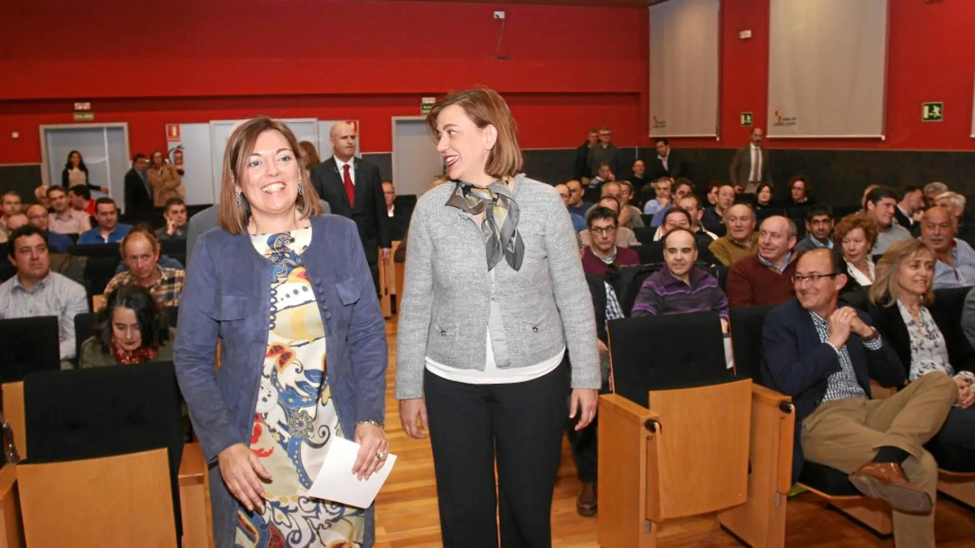 La consejera Milagros Marcos y la presidenta de la Diputación de Palencia, Ángeles Armisén, antes del encuentro