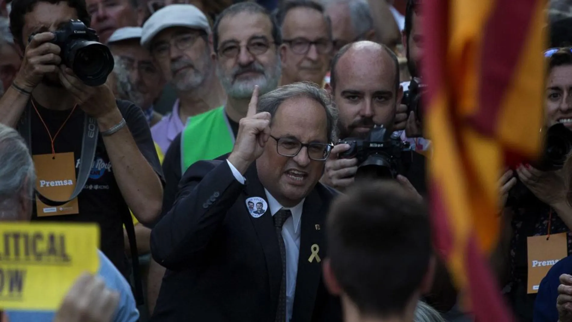 El presidente de la Generalitat, Quim Torra, en la concentración ante la sede de la Conselleria de Economía en Barcelona/Foto: Ap