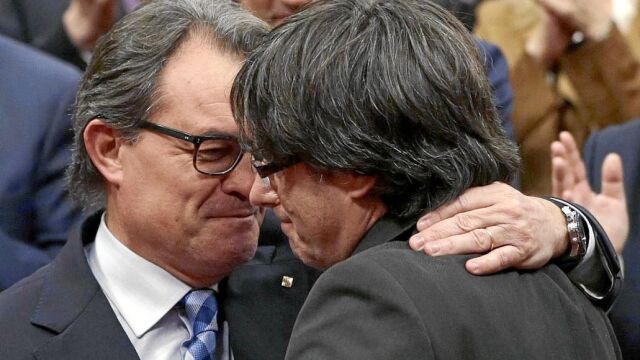 El Parlament invistió president a Puigdemont en sustitución de Mas el pasado 10 de enero de 2016
