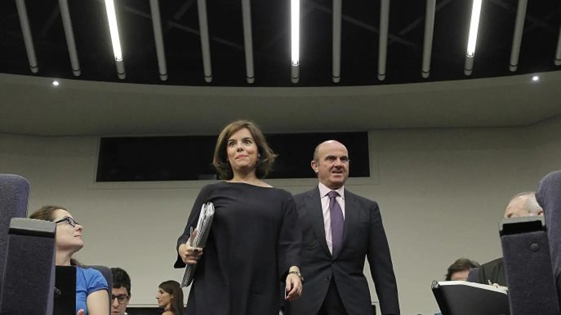 Soraya Sáenz de Santamaría y Luis de Guindos, ayer en Moncloa