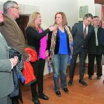 Pilar del Olmo dialoga con Armisén antes de presidir el Comité del Plan de Dinamización de los Municipios Mineros
