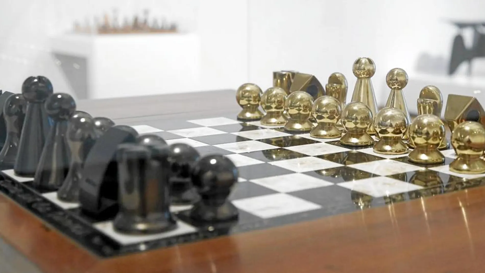 Un juego de ajedrez creado por el surrealista Man Ray.
