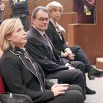 El expresidente catalán Artur Mas y las exconselleras Joana Ortega e Irene Rigau en la sede del Tribunal Superior de Justicia de Cataluña (TSJC)