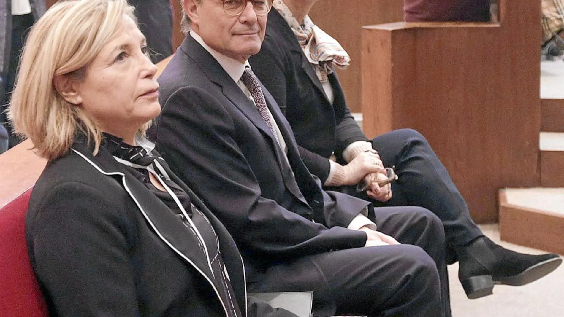 El expresidente catalán Artur Mas y las exconselleras Joana Ortega e Irene Rigau en la sede del Tribunal Superior de Justicia de Cataluña (TSJC)