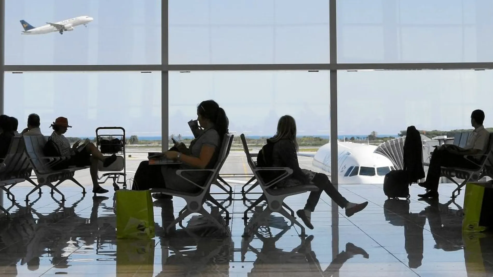 El aeropuerto Barcelona-El Prat recibió el año pasado 34 millones de visitantes