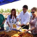 Fernández Mañueco, Silvia Clemente, Francisco Vázquez y Paloma Sanz, durante la paellada con la que abren tradicionalmente cada año los populares segovianos el curso político