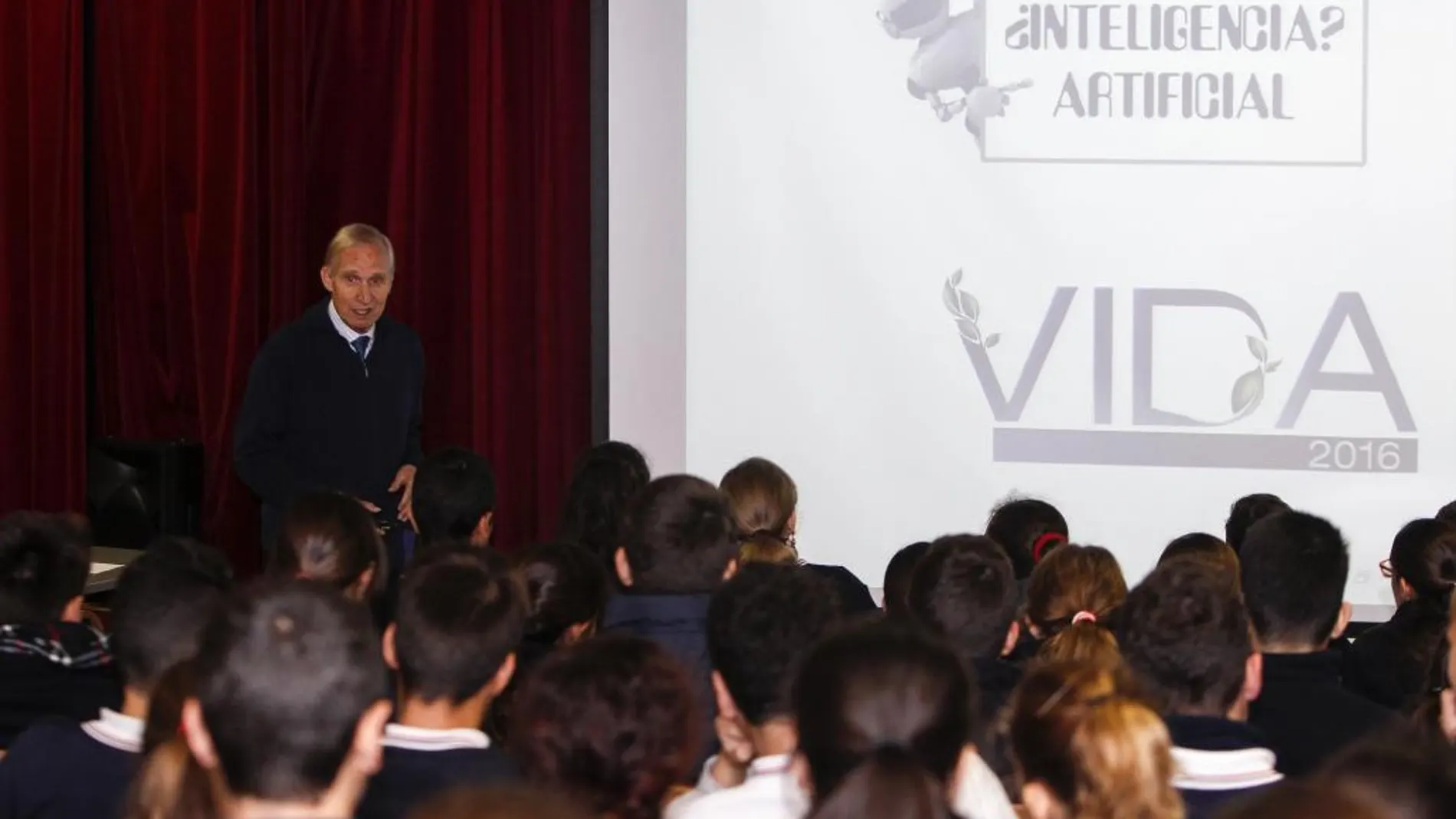 Un momento de la conferencia que acogió ayer el colegio San José (Las Mercedarias) de Sevilla