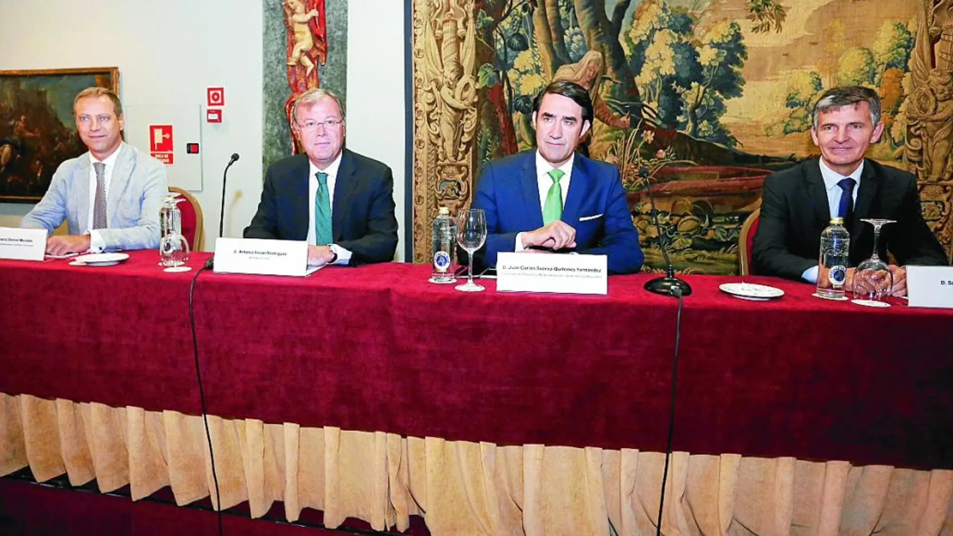 José Donce, Antonio Silvñan y Juan Carlos Suárez-Quiñones y Sergi Girona en la inauguración de la jornada