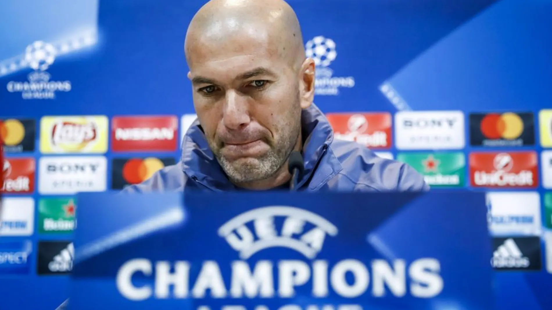 Zinedine Zidane, durante la rueda de prensa ofrecida tras el entrenamiento de hoy.