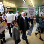 Protestas en el aeropuerto de Los Ángeles por el veto migratorio que trata de imponer Donald Trump