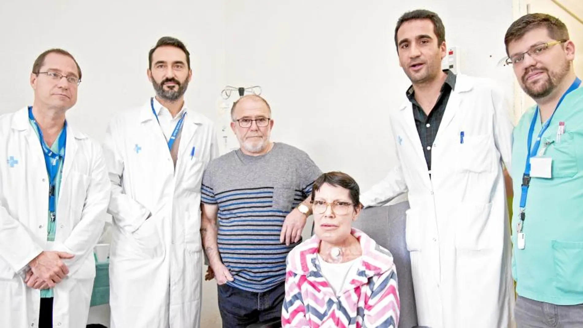 Los responsables de la operación del hospital Trueta de Girona y la paciente