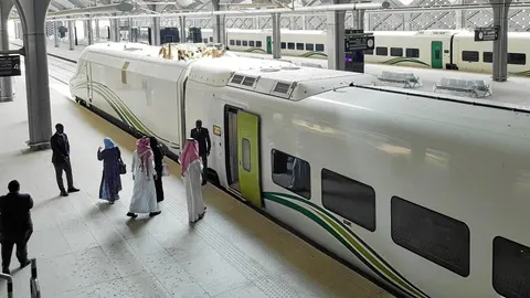 Uno de los trenes Talgo del AVE entre Medina y La Meca