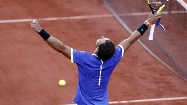 Rafa Nadal celebra su victoria en París ante el austriaco Thiem por 6-3, 6-4 y 6-0