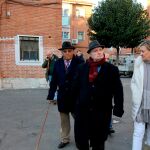 La candidata del PP a la Alcaldía de Valladolid, Pilar del Olmo, visita el barrio de Las Viudas, junto a representantes de organizaciones gitanas de la ciudad