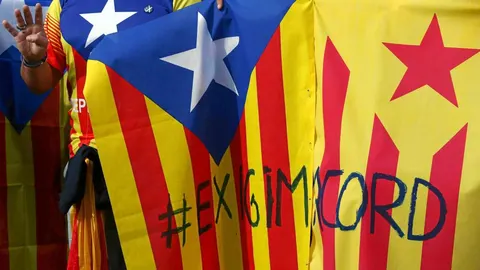 Un grupo de independentistas se manifestó ayer en Barcelona para exigir un acuerdo