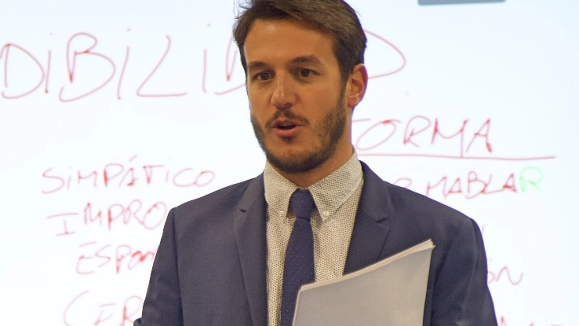 Diego Losada en un taller universitario de presentación en televisión.
