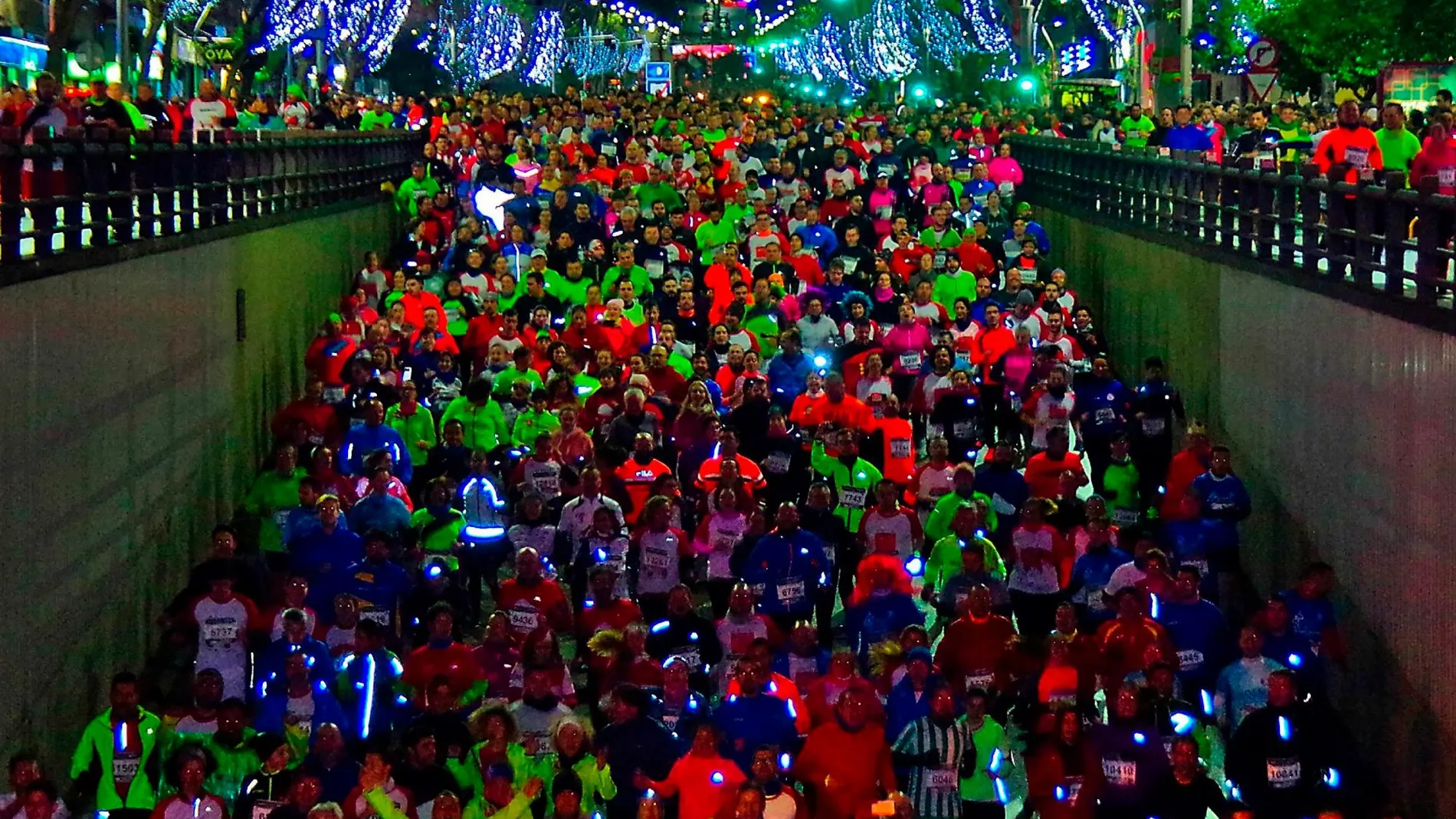 La carrera nocturna de San Antón congrega a 12.000 corredores / Foto: La Razón