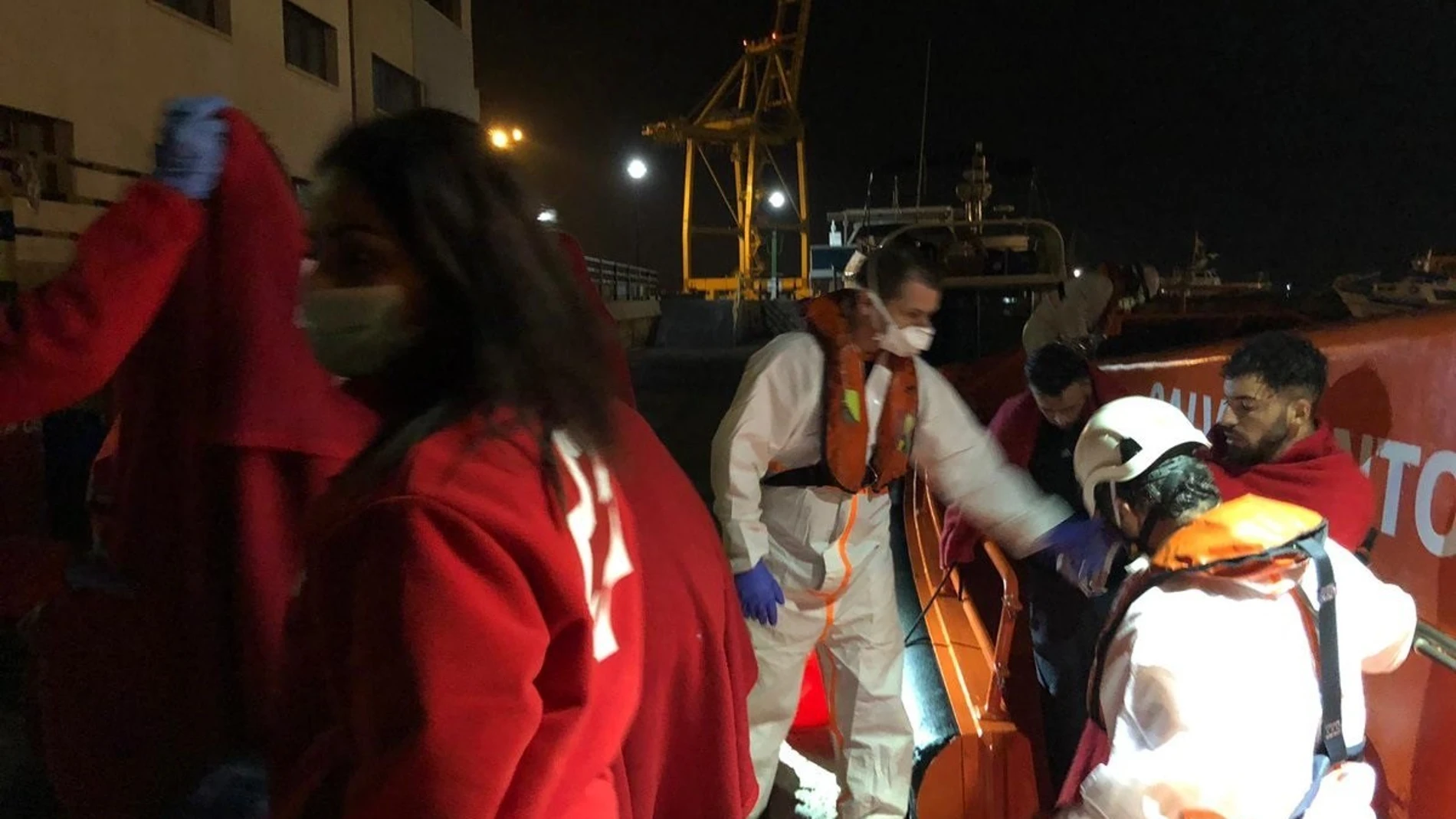 Llega a la costa de Cartagena una patera con doce inmigrantes a bordo