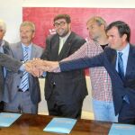 Jesús Manuel Sánchez Cabrera, Juan Saborido, Luis Sánchez y Óscar García firman el acuerdo que permitirá la creación del Consejo Provincial del Diálogo Social de Ávila.