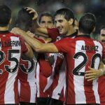 Los jugadores del Athletic de Bilbao celebran el gol marcado por su compañero, Iñaki Williams