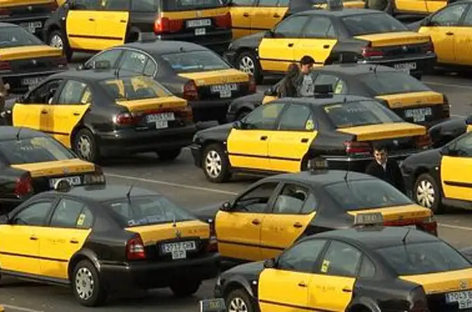 Por qué los taxis de Barcelona son amarillos y negros (igual que en tres ciudades más del mundo)
