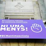 Imagen de la pancarta que colgó el Ayuntamiento en su fachada contra la vilencia machista