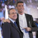 El portugués, al lado del presidente del Real Madrid, Florentino Pérez