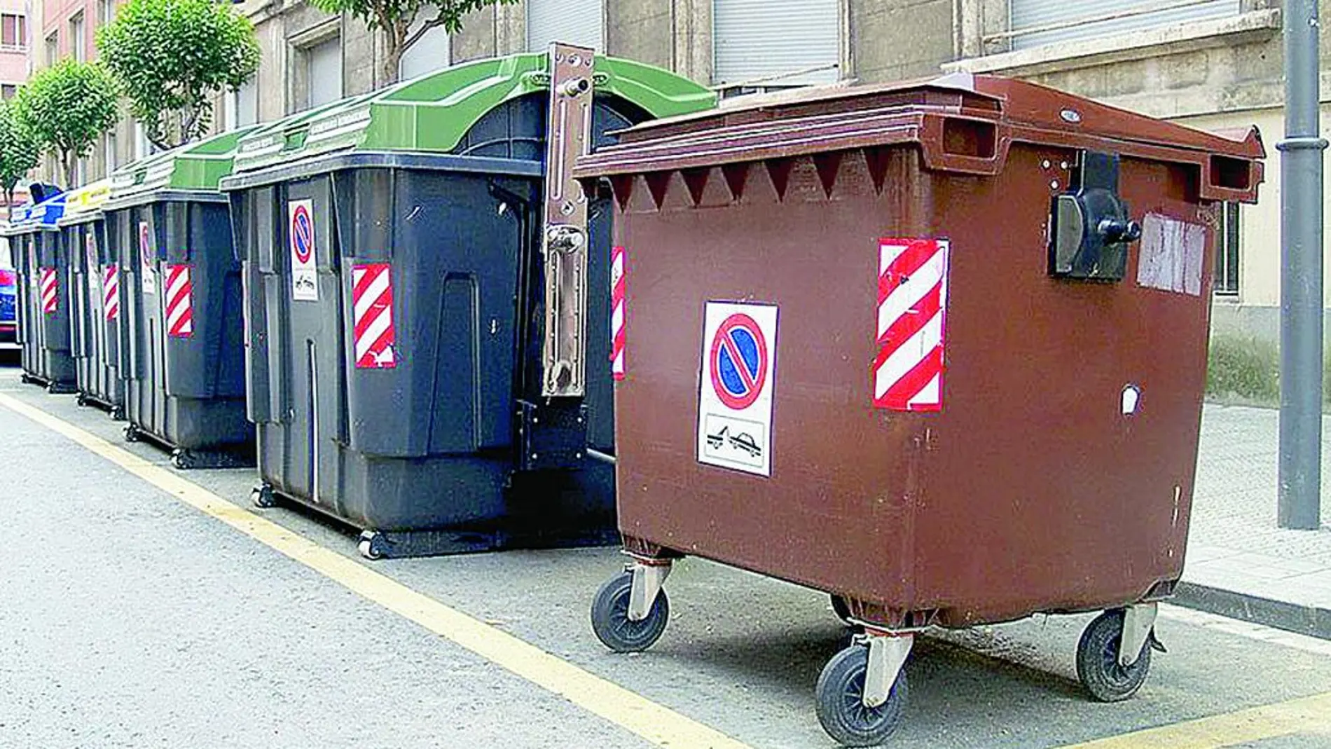 El contenedor marrón para residuos orgánicos ya está en marcha en ciudades como Bilbao