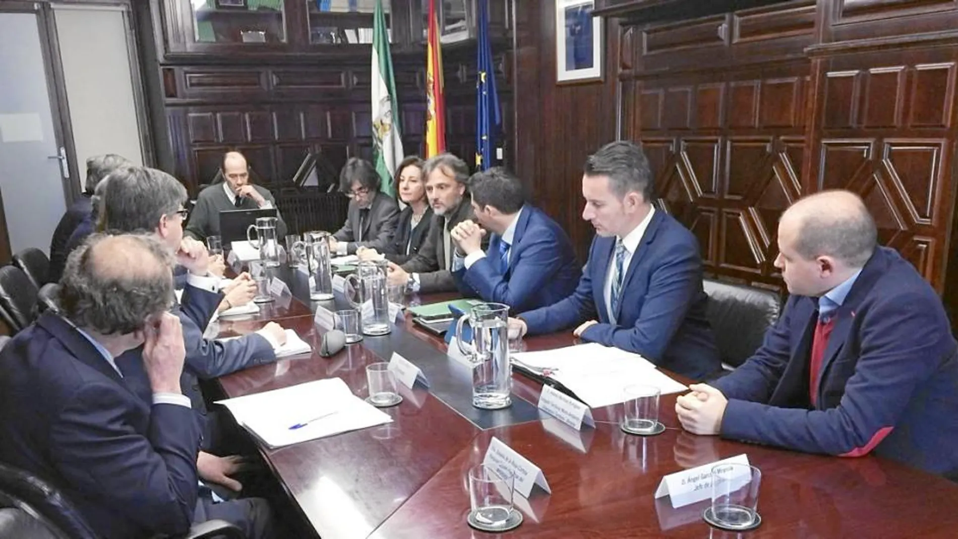 Representantes de la Administración central y andaluza se reunieron ayer en Sevilla
