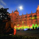 La plaza de Anaya, situada al costado de la Catedral Nueva, albergará la obra de uno de los artistas internacionales invitados durante el festival