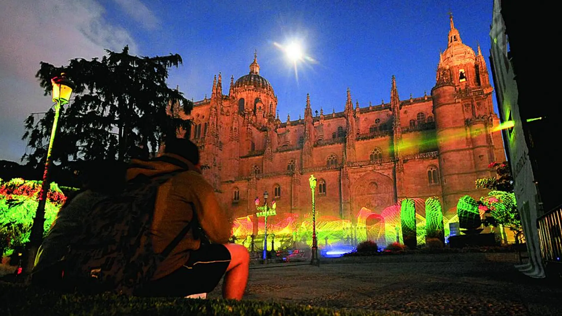 La plaza de Anaya, situada al costado de la Catedral Nueva, albergará la obra de uno de los artistas internacionales invitados durante el festival