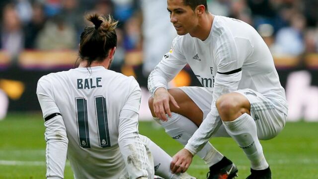 Los jugadores del Real Madrid Cristiano Ronaldo y Gareth Bale durante su partido ante el Sporting
