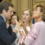 Pablo Casado, junto a Dolors Montserrat y Teodoro García, se reunió ayer en el Congreso con representantes de las asociaciones de jueces y fiscales / Gonzalo Pérez