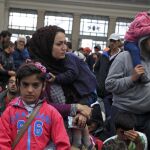 Inmigrantes en la estación Keleti en Budapest, ayer