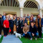 Concha Velasco posa junto a algunos de los actores que participarán en la 65 edición del Festival Internacional de Teatro Clásico de Mérida