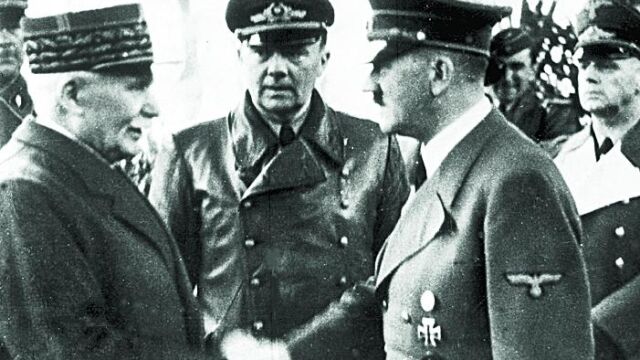 Apretón de manos entre Philippe Pétain y Adolf Hitler el 24 de octubre de 1940 en Montoire. El encuentro trataba de sentar las bases de las relaciones futuras entre el Tercer Reich y la Francia de Vichy