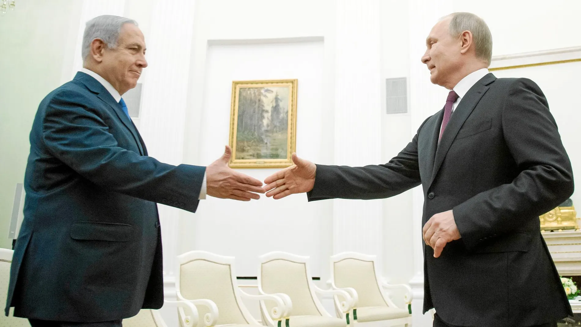 Benjamin Netanyahu y Vladimir Putin durante su reunión ayer en el Kremlin, Moscú / Ap