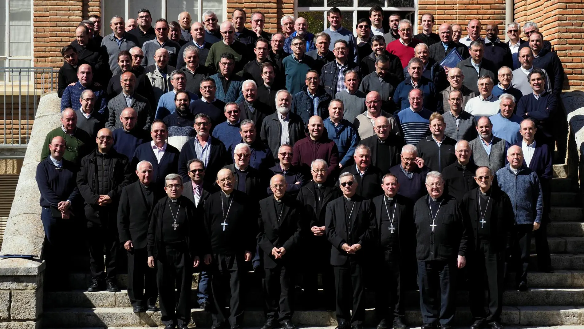 Foto de familia de los participantes en la reunión de nueve diócesis de Castilla y León