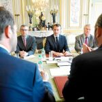 El presidente francés, Emmanuel Macron, se reunió ayer en el Elíseo con su primer ministro, Édouard Philippe, para garantizar el orden público