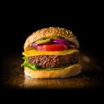 Una hamburguesa realizada con carne artificial por Mosa Meat, la empresa holandesa que pretende comercializar en un futuro carne a partir de células cultivadas en un laboratorio