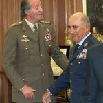 Santiago Valderas junto al Rey Juan Carlos, en el año 2000.