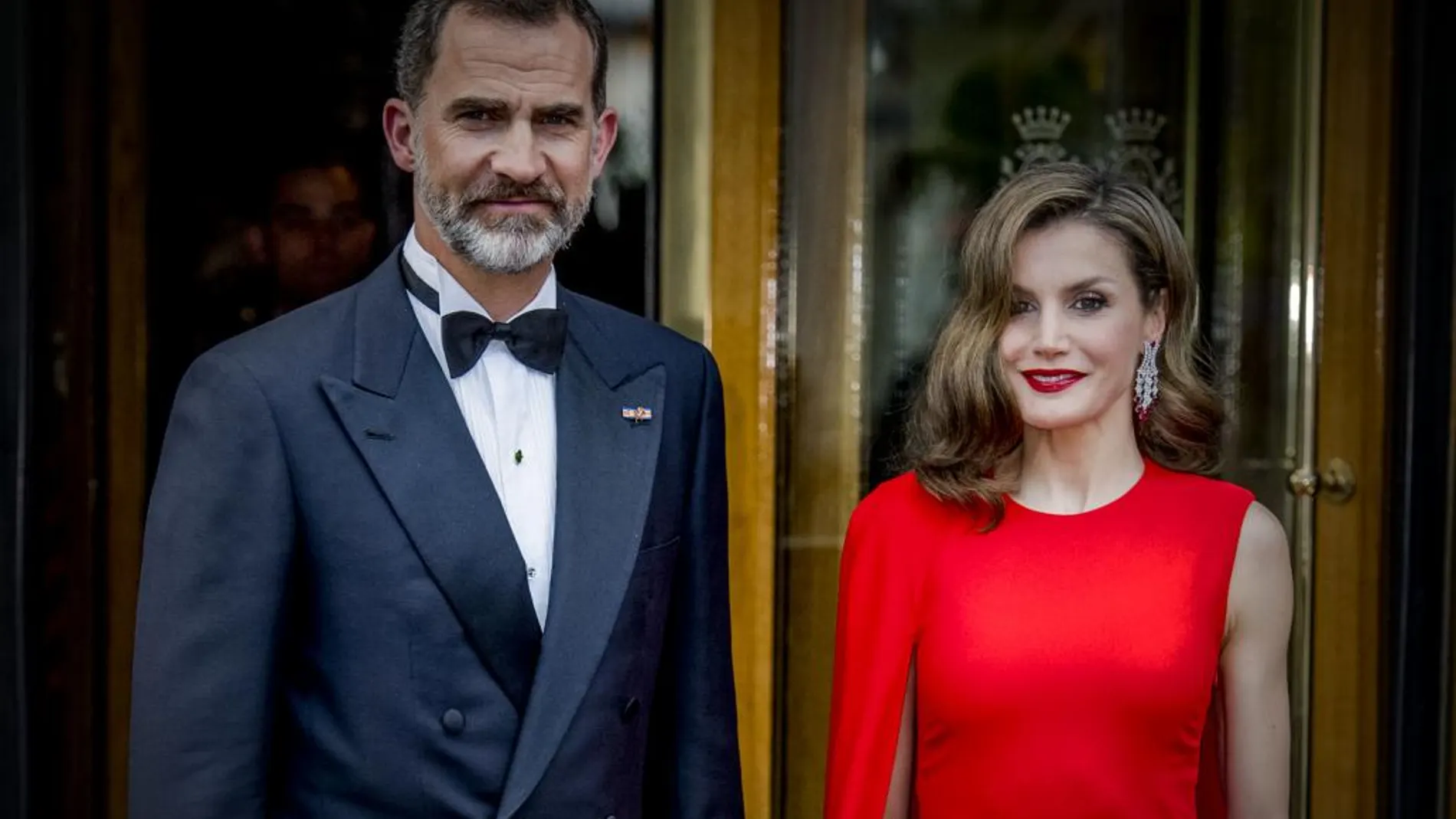 Los reyes de España, momentos antes de acudir a la cena de gala en honor al rey Guillermo