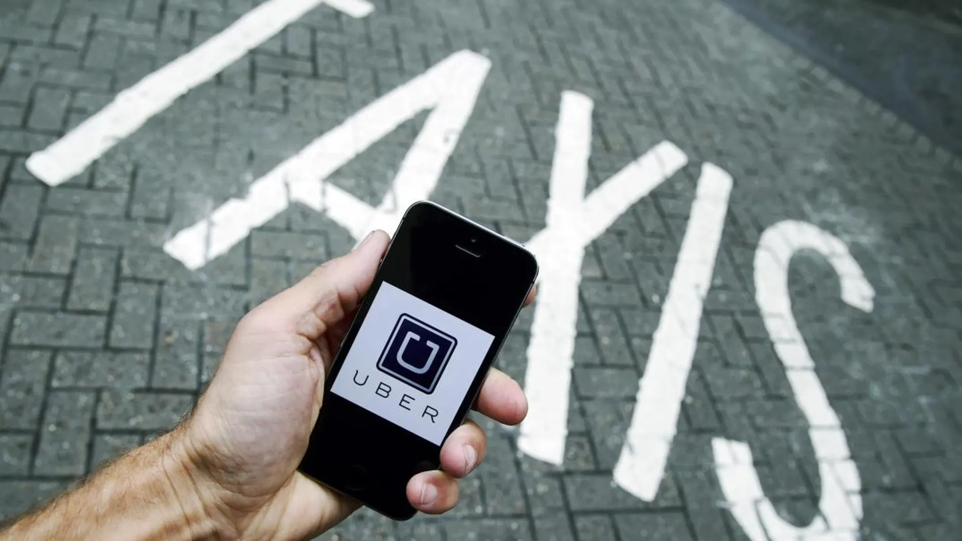 Uber y Cabify defienden que su negocio mejora la movilidad de las ciudades en las que operan y reduce su contaminación