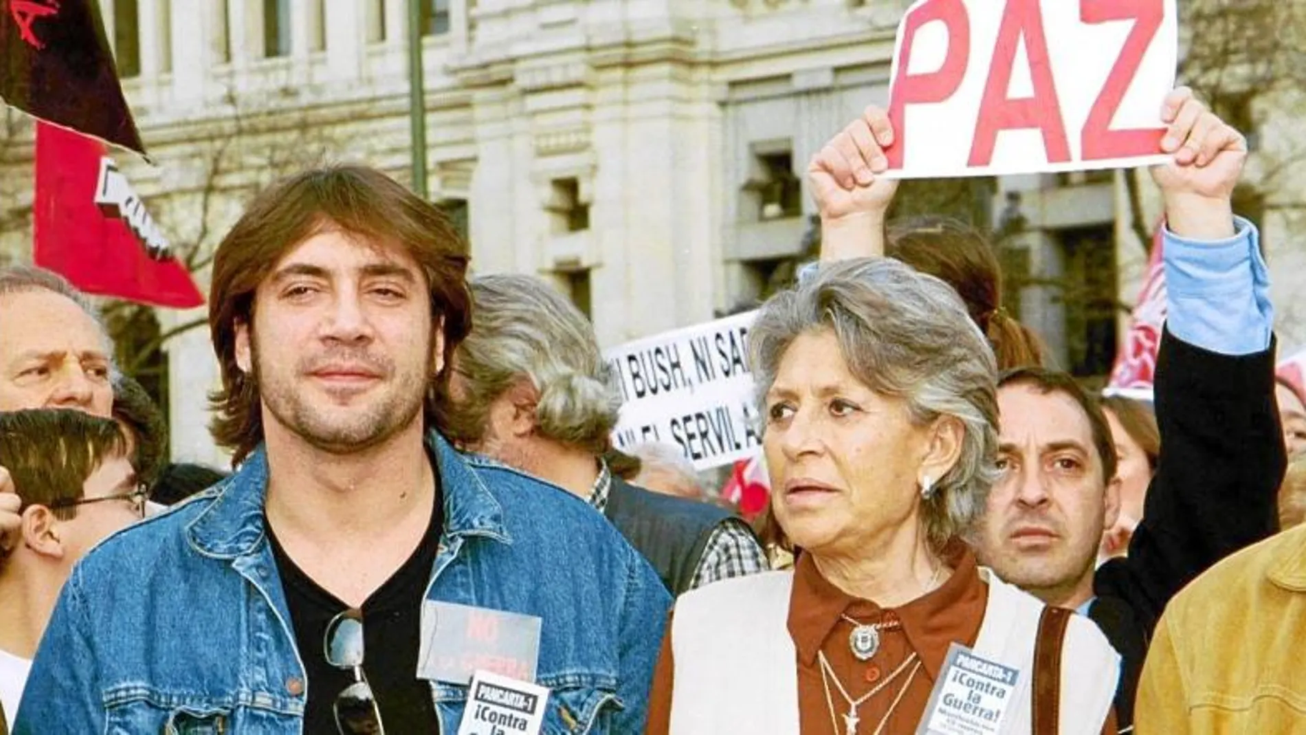 Pilar y Javier Bardem, durante una protesta contra la guerra de Irak en 2003