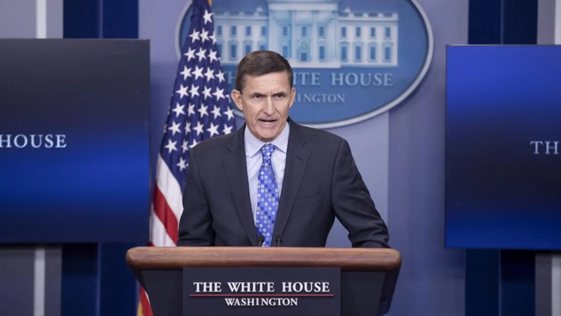 El asesor de Seguridad Nacional del presidente estadounidense Donald Trump, Michael Flynn, durante una rueda de prensa en la advirtió a Irán de que está dando pasos equivocados